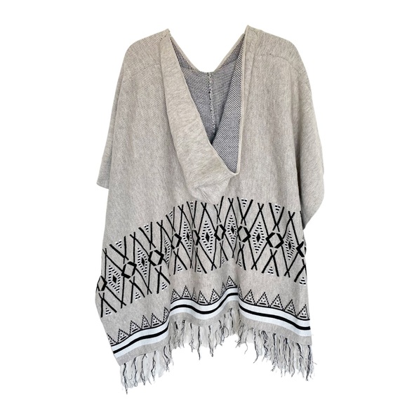 Atmosphere Hooded Poncho Tribal Print Fringe Hem - Picture 2 of 5